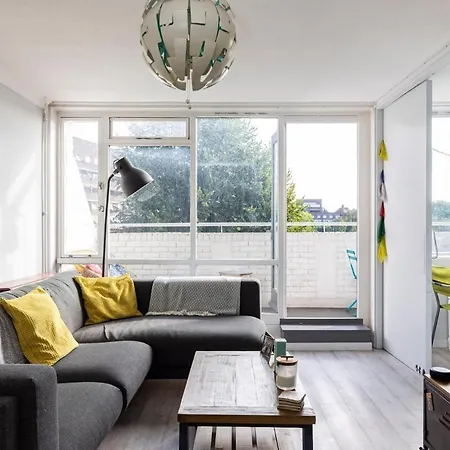 Spacious And Stylish 2 Bed Flat